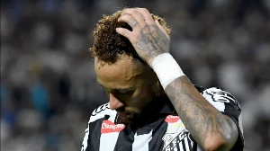 Notícias ao Minuto Brasil - Esporte - Neymar quebra silêncio sobre desentendimento com Robinho Jr: 