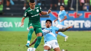 Notícias ao Minuto Brasil - Esporte - Palmeiras vence fora, reassume liderança do grupo e respira na Libertadores