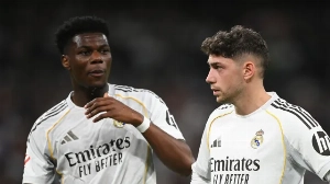 Notícias ao Minuto Brasil - Esporte - Clima explode no Real: Valverde e Tchouaméni discutem após treino