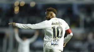 Notícias ao Minuto Brasil - Esporte - Santos diz que CBF pediu exames de Neymar após jogo contra o Coritiba