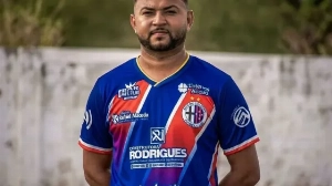 Notícias ao Minuto Brasil - Esporte - Jogador de futebol morre em acidente de moto, aos 24 anos