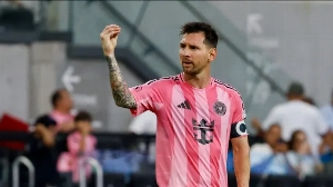 Notícias ao Minuto Brasil - Esporte - Messi tem inflamação na coxa e pode perder amistosos da seleção, diz jornal