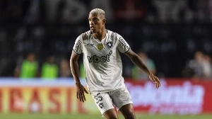 Notícias ao Minuto Brasil - Esporte - Danilo é afastado pelo Botafogo após ausência contra o Corinthians