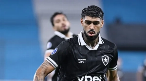 Notícias ao Minuto Brasil - Esporte - Palmeiras anuncia contratação do zagueiro Alexander Barboza, ex-Botafogo