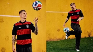 Notícias ao Minuto Brasil - Esporte - Alemanha relança camisa da Copa de 2014, usada no 7 a 1