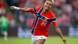Notícias ao Minuto Brasil - Esporte - Sem Haaland, Noruega domina a Suécia e vence amistoso pré-Copa