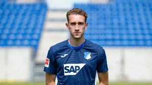Notícias ao Minuto Brasil - Esporte - São Paulo negocia com o Hoffenheim por zagueiro brasileiro Arthur Chaves