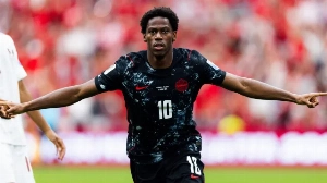 Notícias ao Minuto Brasil - Esporte - Canadá atropela Catar e vence pela primeira vez em uma Copa do Mundo