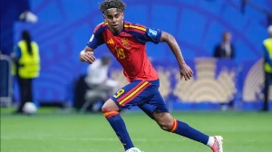 Notícias ao Minuto Brasil - Esporte - Yamal entra em top 10 dos mais jovens a marcar em Copas; Pelé lidera lista