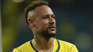 Notícias ao Minuto Brasil - Esporte - Neymar chora após voltar a jogar pela Seleção: 'Foram longos dias'