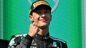 Notícias ao Minuto Brasil - Esporte - Russell vence pela primeira vez desde março e Verstappen bate Antonelli