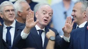 Notícias ao Minuto Brasil - Esporte - Motim na FIFA contra Infantino: 