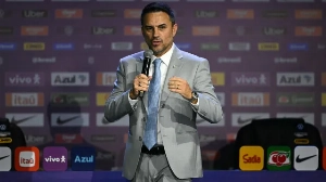 Notícias ao Minuto Brasil - Esporte - Rodrigo Caetano pede ciclo completo e avisa: 'confiança total em Ancelotti'