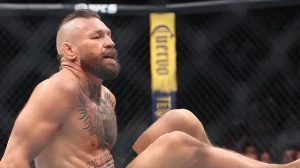 Notícias ao Minuto Brasil - Esporte - McGregor retorna ao UFC após cinco anos, mas perde com 69 segundos para Holloway