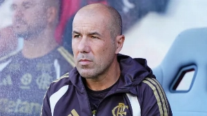 Notícias ao Minuto Brasil - Esporte - Técnico do Flamengo detona membro do Benfica: “Os covardes fogem”