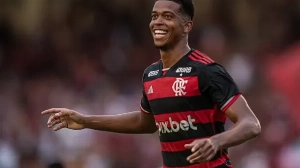 Notícias ao Minuto Brasil - Esporte - Flamengo empresta Carlinhos ao Athletic até fim do seu contrato