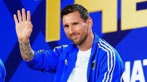 Notícias ao Minuto Brasil - Esporte - Messi fala pela primeira vez sobre banho em Lamine Yamal: 