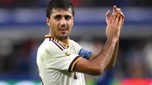 Notícias ao Minuto Brasil - Esporte - Real Madrid avalia contratar Rodri e muda posição, diz jornalista