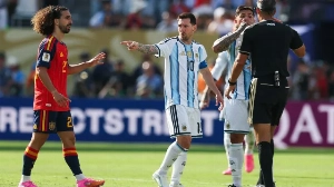 Notícias ao Minuto Brasil - Esporte - Jornal inglês massacra Messi após final: 