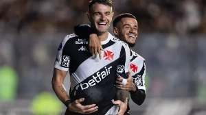 Notícias ao Minuto Brasil - Esporte - Vasco enfrenta Independiente em Medellin com portões fechados pelos playoffs da Sul-Americana