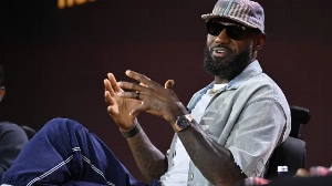 Notícias ao Minuto Brasil - Esporte - Novo time de LeBron vive jejum e tem outras estrelas no elenco; conheça