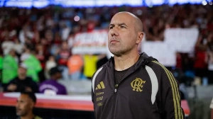 Notícias ao Minuto Brasil - Esporte - Flamengo 'apático' irrita Jardim e mudança de comportamento deixa recado