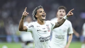 Notícias ao Minuto Brasil - Esporte - Corinthians reage, empata na Argentina e decide vaga na semi da Libertadores em casa