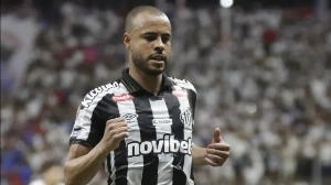 Notícias ao Minuto Brasil - Esporte - Mayke vai à Justiça contra o Santos e quer saída ainda nesta janela