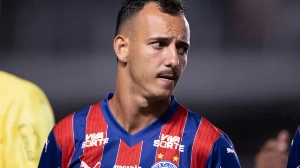 Notícias ao Minuto Brasil - Esporte - São Paulo fecha com novo lateral, mas transfer ban 'congela' outro reforço