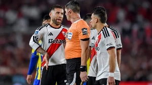 Notícias ao Minuto Brasil - Esporte - Otamendi marca contra, e River afunda em crise histórica na Argentina