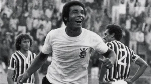 Notícias ao Minuto Brasil - Esporte - Morre Geraldão, artilheiro do Corinthians na conquista do Paulista de 1977