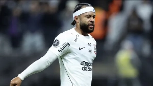Notícias ao Minuto Brasil - Esporte - Memphis Depay ameaça acionar Fifa após Corinthians desistir de renovação