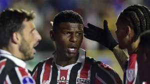 Notícias ao Minuto Brasil - Esporte - Arboleda revela depressão após ficar 30 dias afastado do São Paulo