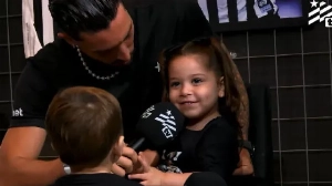 Notícias ao Minuto Brasil - Esporte - Filha de Alex Telles canta hino do Botafogo e vídeo viraliza; assista
