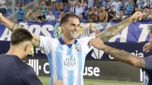 Notícias ao Minuto Brasil - Esporte - Fulham abandona campo, técnico é expulso e Málaga fica com troféu