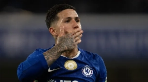 Notícias ao Minuto Brasil - Esporte - Manchester City mira Enzo Fernández e pode negociar Rodri e Reijnders