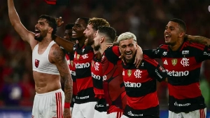 Notícias ao Minuto Brasil - Esporte - Flamengo elimina Cruzeiro com golaços e avança às quartas da Libertadores