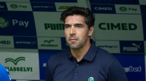 Notícias ao Minuto Brasil - Esporte - ‘O futebol está doente’: Abel desabafa após classificação do Palmeiras