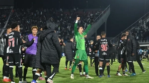 Notícias ao Minuto Brasil - Esporte - Vasco supera golaço, atropela Olimpia de virada e avança às quartas da Sula
