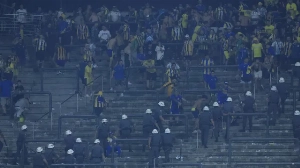 Notícias ao Minuto Brasil - Esporte - Cenas lamentáveis: torcidas e jogadores protagonizam brigas na Libertadores e Sul-Americana