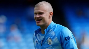 Notícias ao Minuto Brasil - Esporte - Haaland surpreende e abandona cabelos longos antes de estreia do City na Premier League