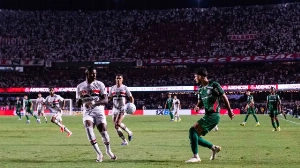Notícias ao Minuto Brasil - Esporte - Palmeiras e São Paulo se encaram com atenção dividida entre Brasileirão e torneios continentais