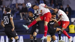 Notícias ao Minuto Brasil - Esporte - Botafogo e Red Bull Bragantino jogam em busca de reabilitação no Brasileirão e mirando com G-6