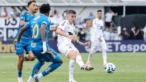 Notícias ao Minuto Brasil - Esporte - Santos desafia o forte Cruzeiro sem Gabigol por 'alívio' antes de decisão com o Atlético-MG