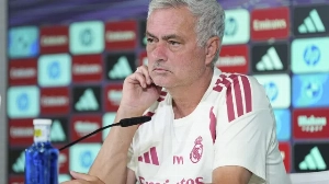 Notícias ao Minuto Brasil - Esporte - Mourinho ironiza Barça e Atlético e pede folga à imprensa