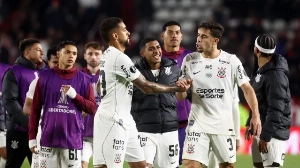 Notícias ao Minuto Brasil - Esporte - Corinthians se complica, e Flamengo tem 66,2% de chance de título no Brasileiro