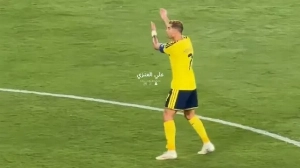 Notícias ao Minuto Brasil - Esporte - Al Nassr sofre gol infantil e Ronaldo fica à beira do desespero