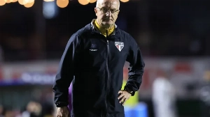 Notícias ao Minuto Brasil - Esporte - 'Se pudesse fechar os olhos e mudar 5 atletas, eu faria. Tivemos nada', diz Dorival após queda