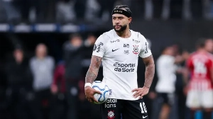 Notícias ao Minuto Brasil - Esporte - Distrações extracampo de Memphis viram desafio para Diniz no Corinthians