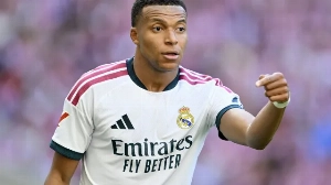 Notícias ao Minuto Brasil - Esporte - Mbappé evita criticar arbitragem após derrota do Real para o Atlético
